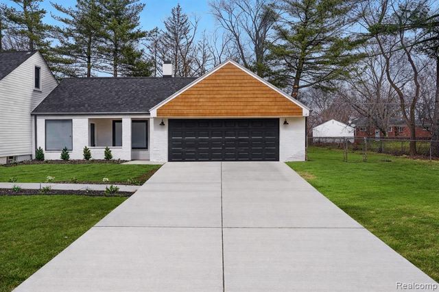 19133 Huntington Avenue, Harper Woods, MI 48225