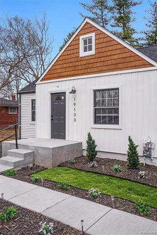 19133 Huntington Avenue, Harper Woods, MI 48225