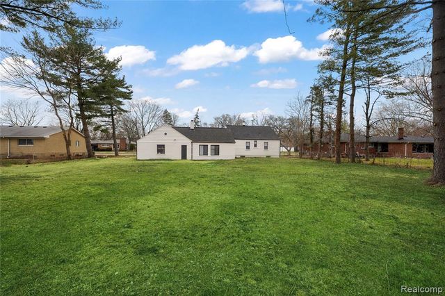 19133 Huntington Avenue, Harper Woods, MI 48225