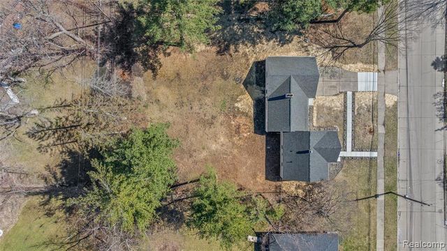 19133 Huntington Avenue, Harper Woods, MI 48225