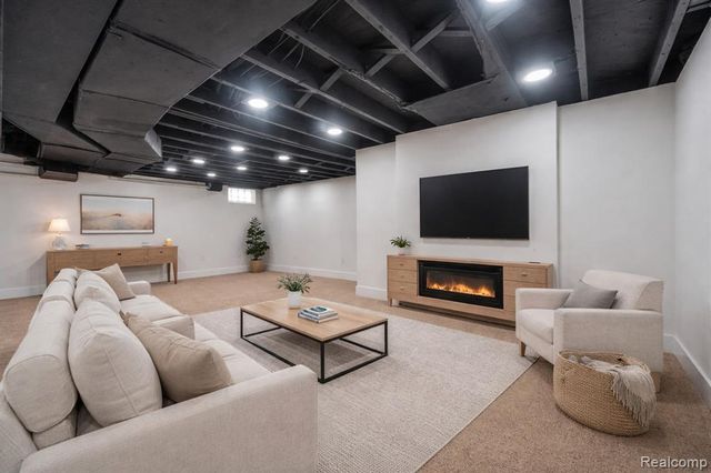 19133 Huntington Avenue, Harper Woods, MI 48225