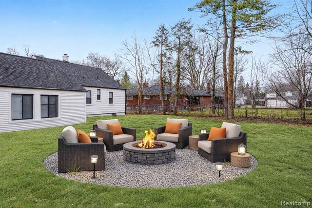 19133 Huntington Avenue, Harper Woods, MI 48225