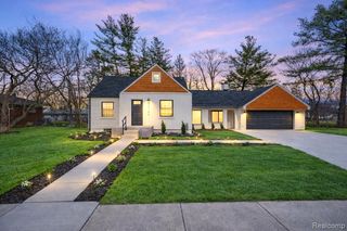 19133 Huntington Avenue, Harper Woods, MI 48225