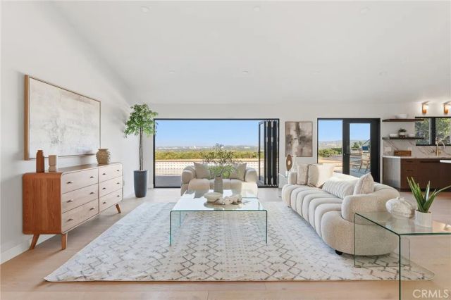 6052 Maury Avenue, Woodland Hills, CA 91367