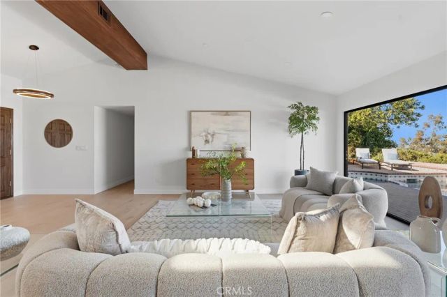6052 Maury Avenue, Woodland Hills, CA 91367