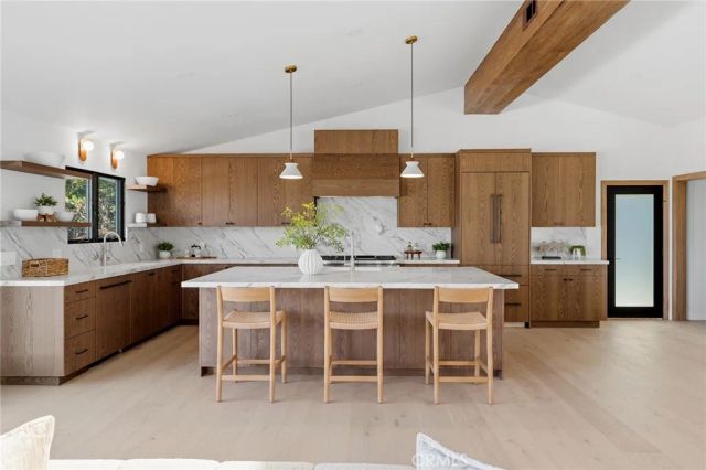 6052 Maury Avenue, Woodland Hills, CA 91367