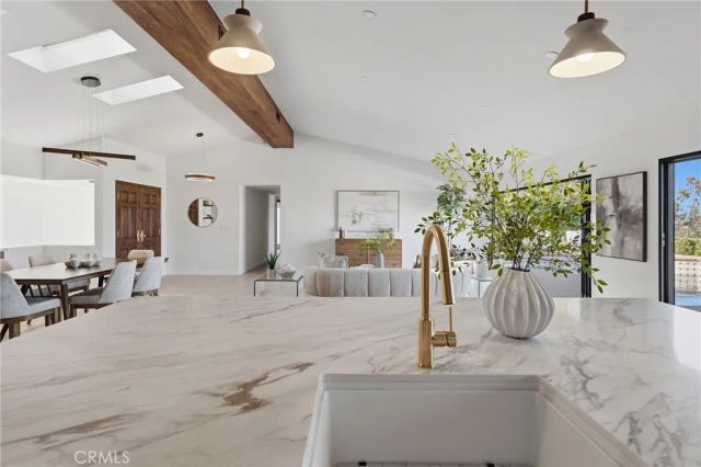 6052 Maury Avenue, Woodland Hills, CA 91367
