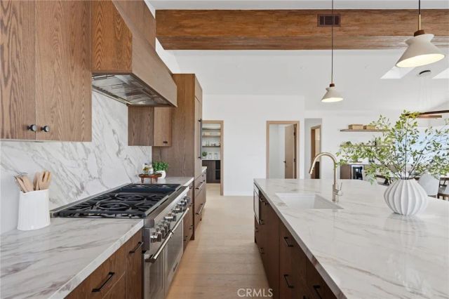 6052 Maury Avenue, Woodland Hills, CA 91367