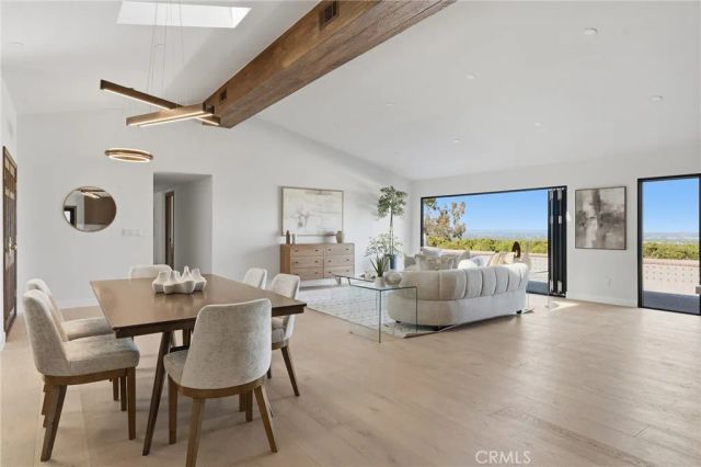 6052 Maury Avenue, Woodland Hills, CA 91367