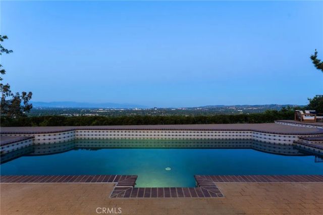 6052 Maury Avenue, Woodland Hills, CA 91367