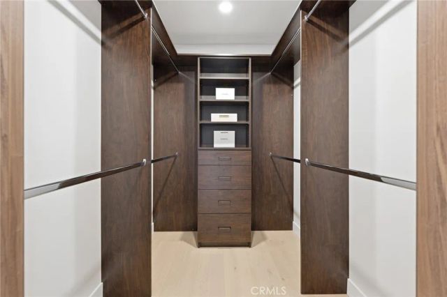 6052 Maury Avenue, Woodland Hills, CA 91367