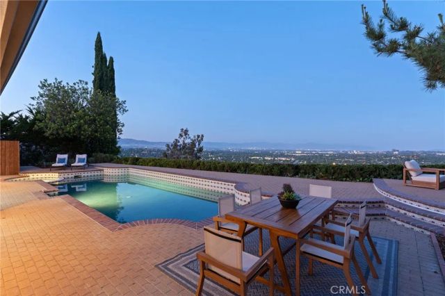 6052 Maury Avenue, Woodland Hills, CA 91367