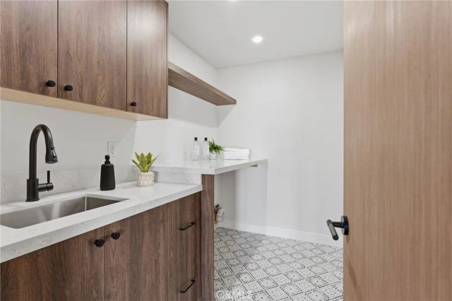 6052 Maury Avenue, Woodland Hills, CA 91367