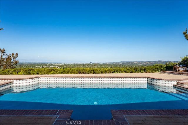 6052 Maury Avenue, Woodland Hills, CA 91367