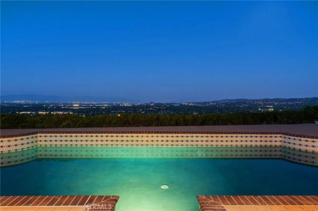 6052 Maury Avenue, Woodland Hills, CA 91367