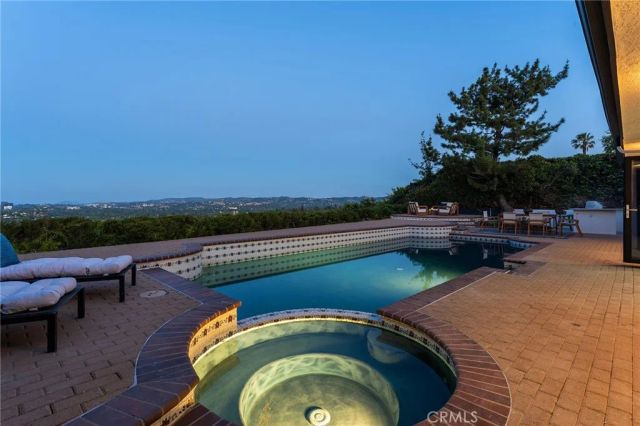 6052 Maury Avenue, Woodland Hills, CA 91367