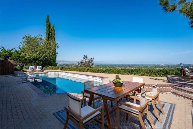 6052 Maury Avenue, Woodland Hills, CA 91367