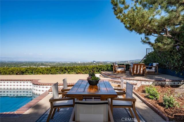 6052 Maury Avenue, Woodland Hills, CA 91367