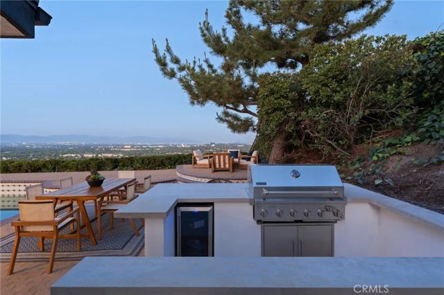 6052 Maury Avenue, Woodland Hills, CA 91367