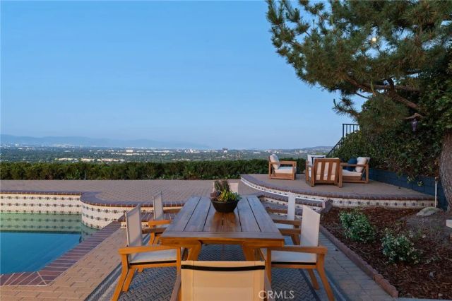 6052 Maury Avenue, Woodland Hills, CA 91367