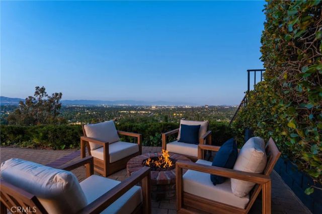 6052 Maury Avenue, Woodland Hills, CA 91367