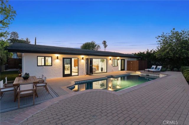 6052 Maury Avenue, Woodland Hills, CA 91367