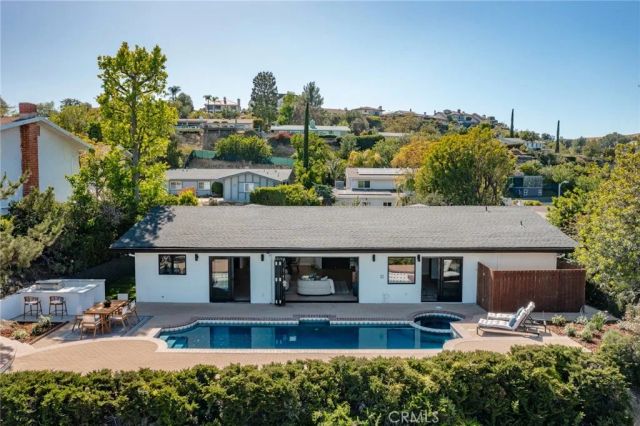 6052 Maury Avenue, Woodland Hills, CA 91367