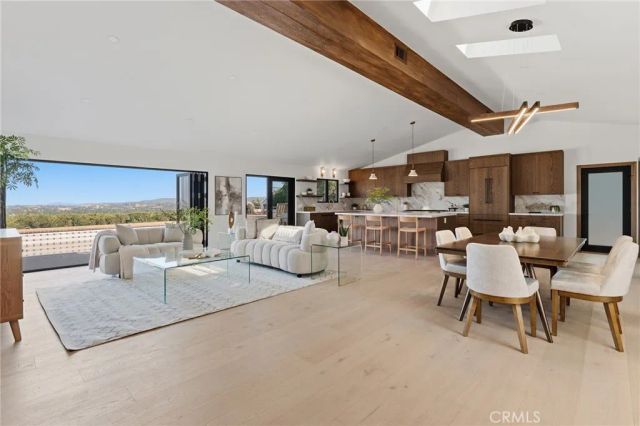6052 Maury Avenue, Woodland Hills, CA 91367