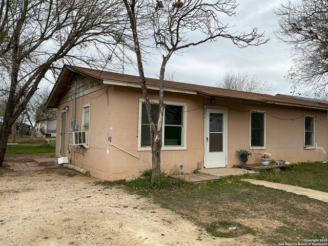 206 W 2nd, Nixon, TX 78140