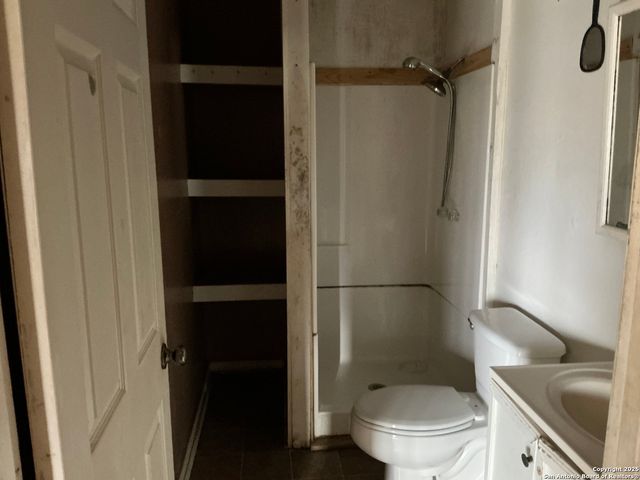 206 W 2nd, Nixon, TX 78140