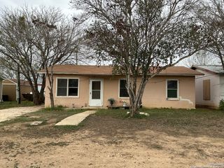 206 W 2nd, Nixon, TX 78140
