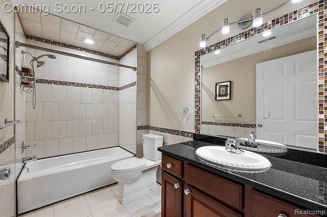 14226 Moravian Manor Circle, Sterling Heights, MI 48312
