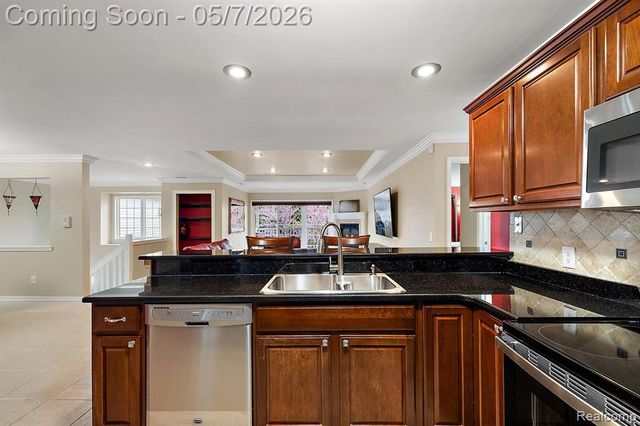14226 Moravian Manor Circle, Sterling Heights, MI 48312