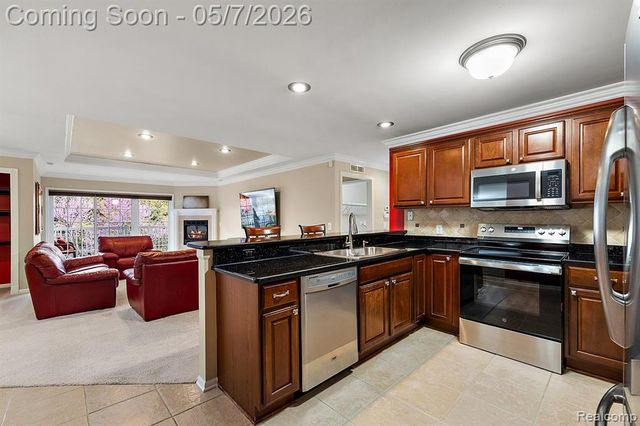 14226 Moravian Manor Circle, Sterling Heights, MI 48312