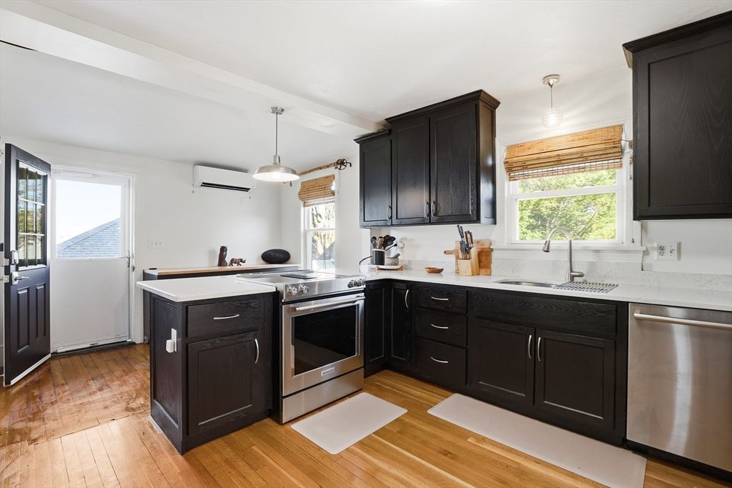 23 A St, Hull, MA 02045