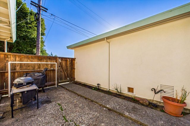 807 16th Street, Fortuna, CA 95540