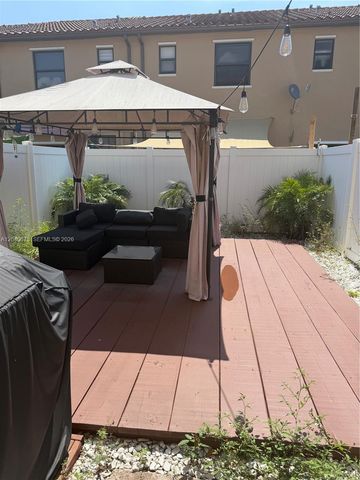 8929 W 35th Way, Hialeah, FL 33018