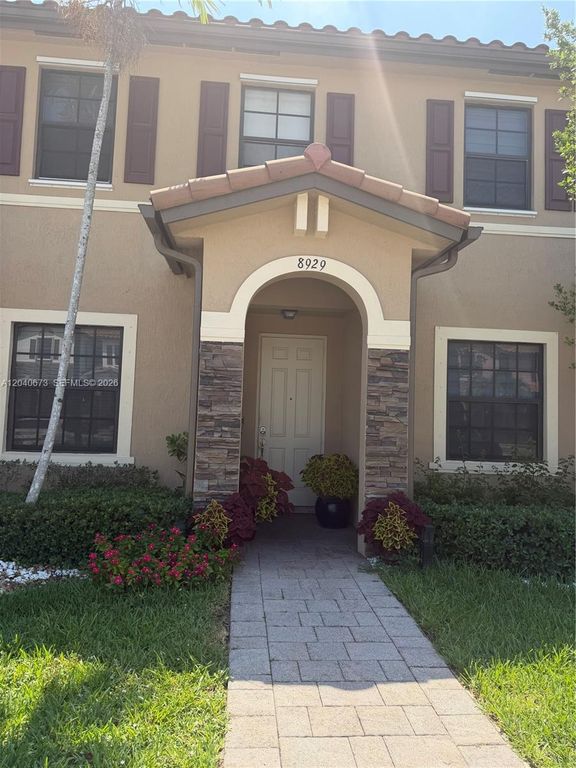8929 W 35th Way, Hialeah, FL 33018