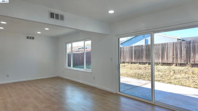 7340 Salazar Dr, North Highlands, CA 95660