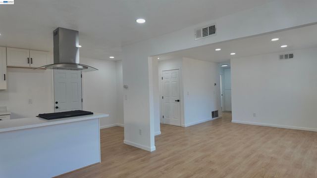 7340 Salazar Dr, North Highlands, CA 95660