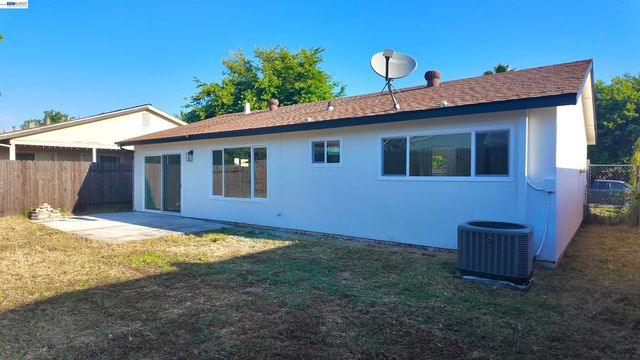 7340 Salazar Dr, North Highlands, CA 95660