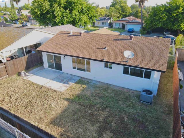 7340 Salazar Dr, North Highlands, CA 95660