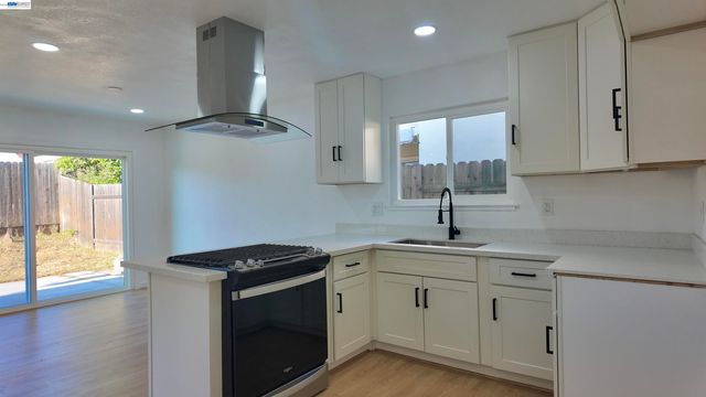 7340 Salazar Dr, North Highlands, CA 95660