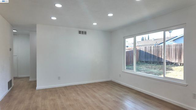 7340 Salazar Dr, North Highlands, CA 95660