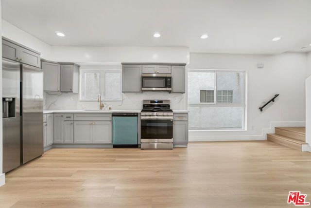 2057 S Garth Avenue, Los Angeles, CA 90034