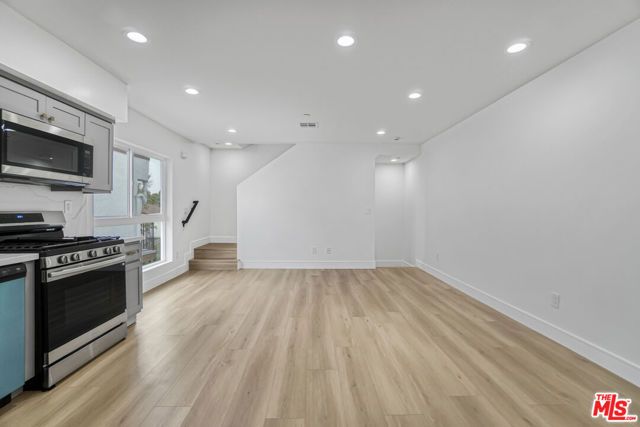 2057 S Garth Avenue, Los Angeles, CA 90034