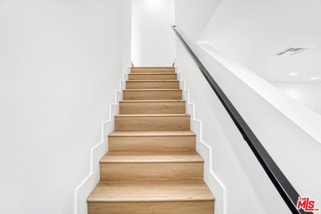 2057 S Garth Avenue, Los Angeles, CA 90034