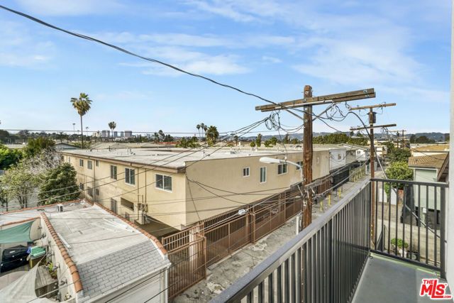 2057 S Garth Avenue, Los Angeles, CA 90034