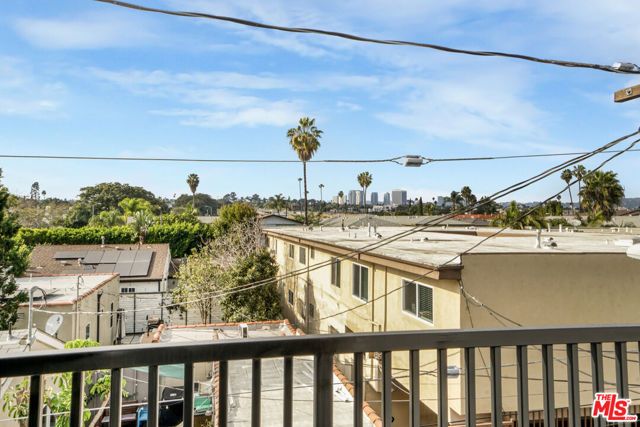 2057 S Garth Avenue, Los Angeles, CA 90034