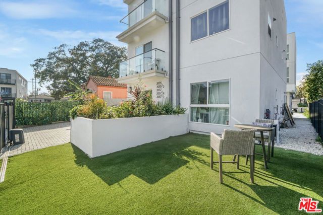 2057 S Garth Avenue, Los Angeles, CA 90034